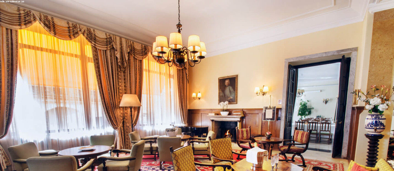 Lobby bar