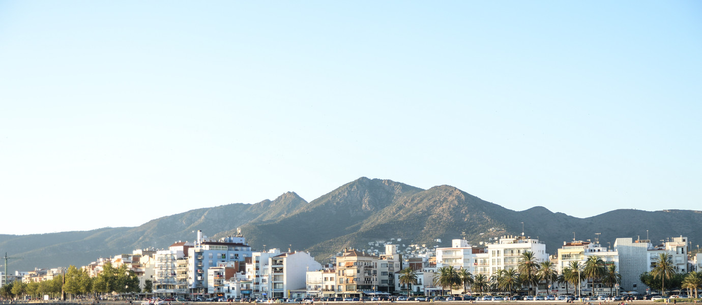 Roses beach town